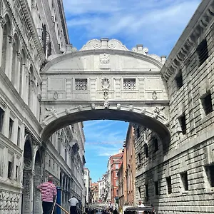 Ca' Ai Sospiri , Venecia Italia